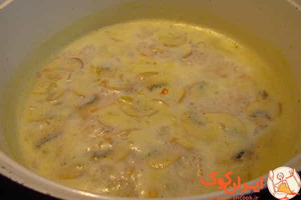 جوشیدن سوپ قارچ و هویج