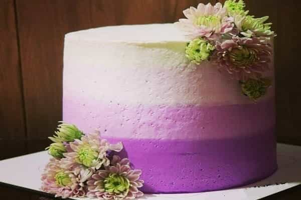 تزیین کیک با گل طبیعی