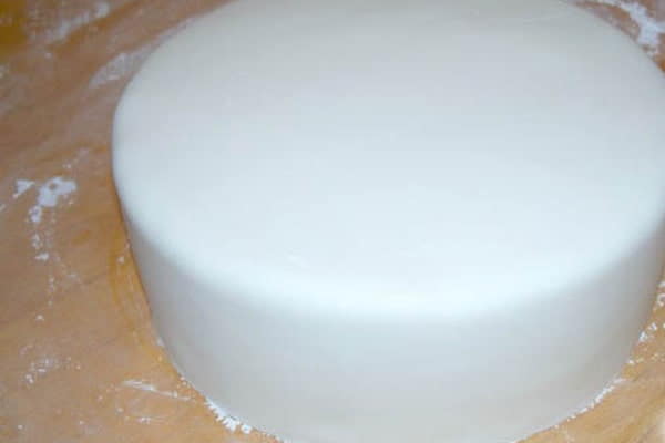 تزیین کیک با خمیر فوندانت