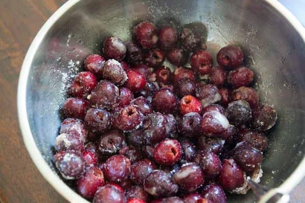 شربت آلبالو خانگی 3 آلبالو و شکر